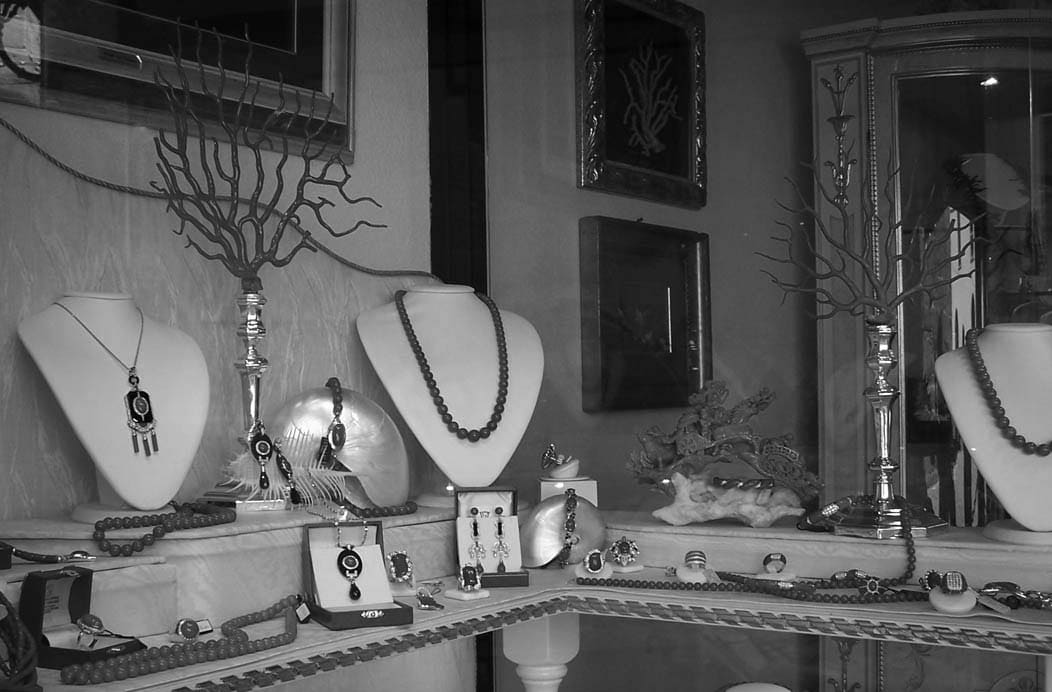 Cold-water Corals (Cambridge University Press) © 2009 JM Roberts, A Wheeler, A Freiwald and S Cairns Figure downloaded from www.lophelia.org/cold-water-corals-book